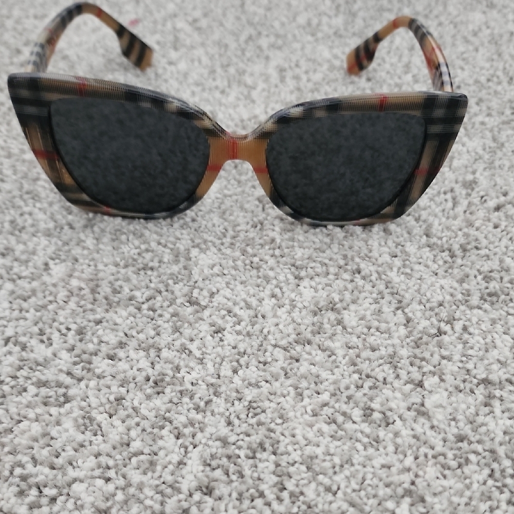 Plaid Cat-Eye Sunglasses- Burberry - Picture 5 of 9